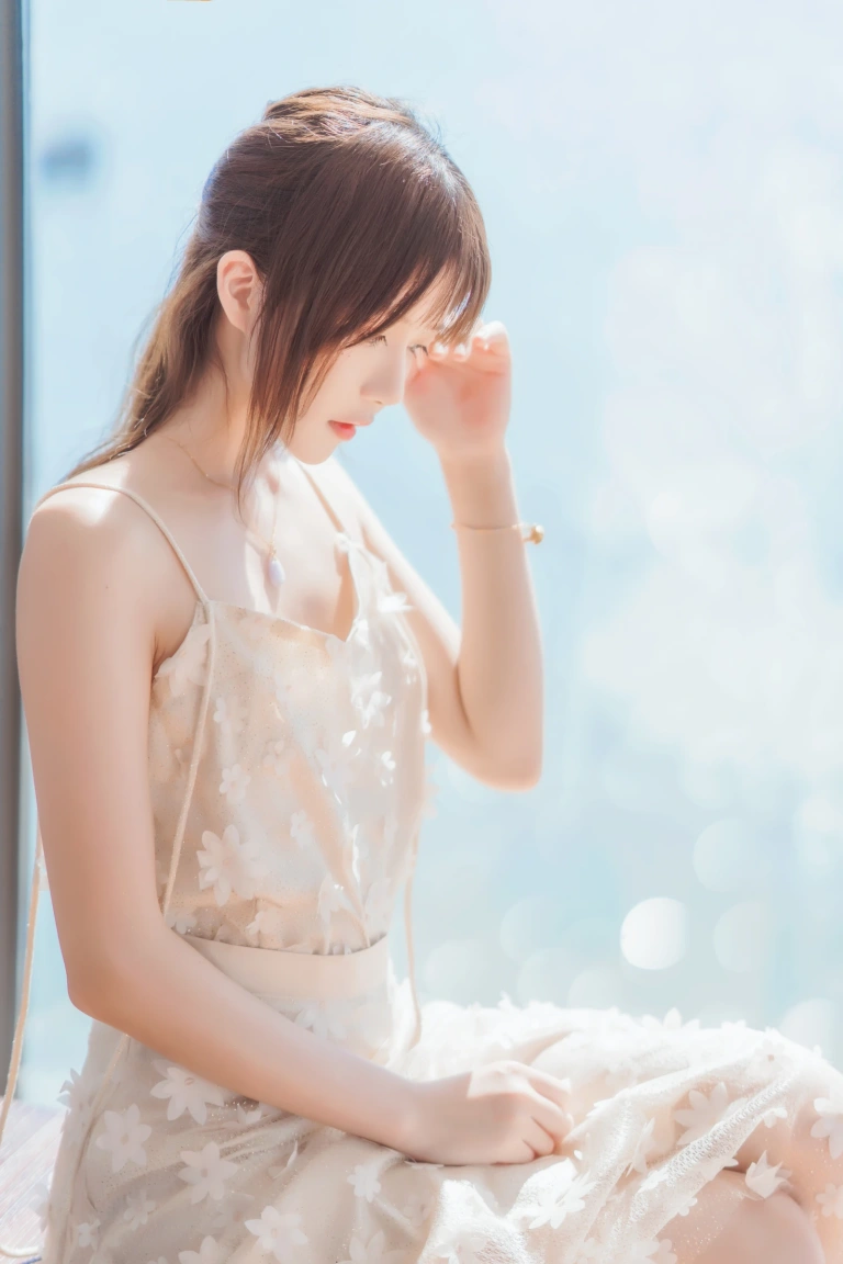 桜桃喵《果夏 粼光》主题写真：25张全套美图