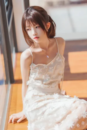 桜桃喵《果夏 粼光》主题写真：25张全套美图