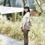 面饼仙儿《黑丝露营JK》主题写真：40张全套美图