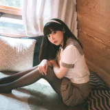 面饼仙儿《黑丝露营JK》主题写真：40张全套美图