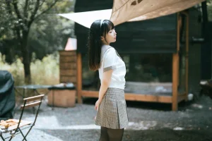 面饼仙儿《黑丝露营JK》主题写真：40张全套美图