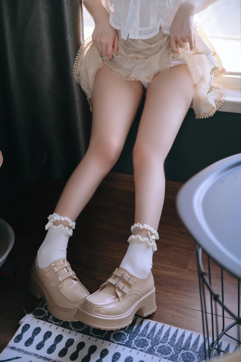 日奈娇(椎名莜)《人妻》主题写真：149张全套美图