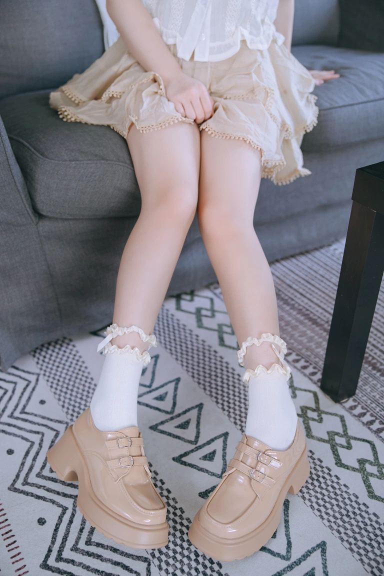 日奈娇(椎名莜)《人妻》主题写真：149张全套美图