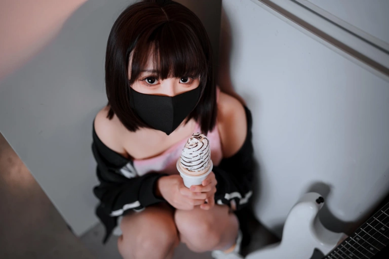 面饼仙儿《升玖冰淇淋》主题写真：26张全套美图