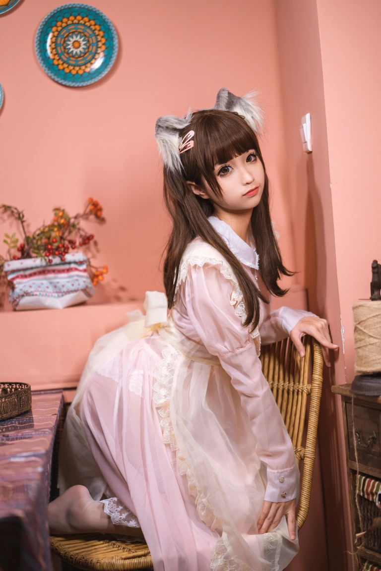蠢沫沫《粉透明女仆》主题写真：34张全套美图