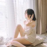 念雪《白色吊带》主题写真：55张全套美图
