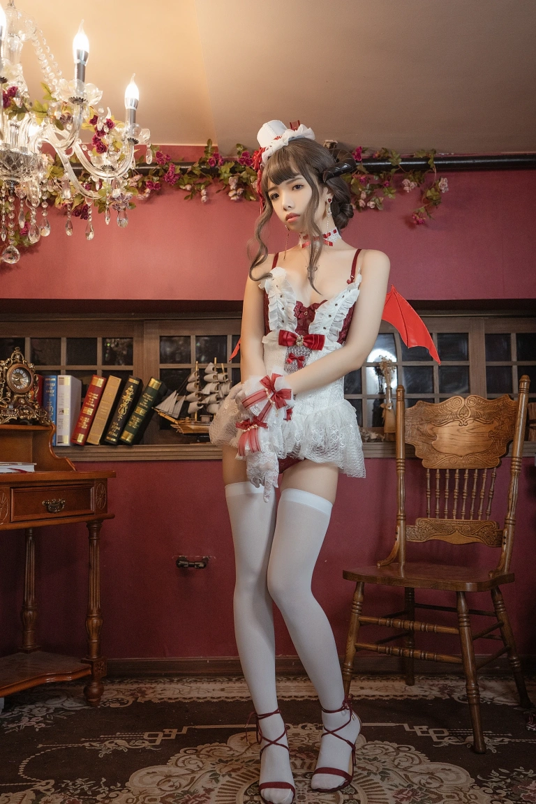 雯仔不讲道理《魅魔本全部电子档（5套）》主题写真：166张全套美图，含2个视频