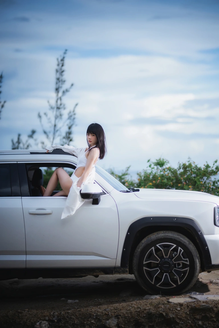 桜桃喵《车车》主题写真：15张全套美图