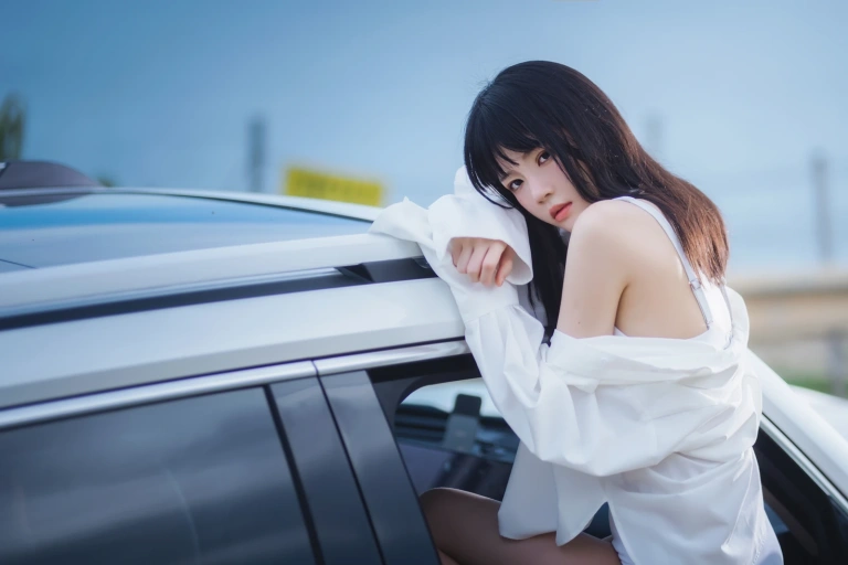 桜桃喵《车车》主题写真：15张全套美图