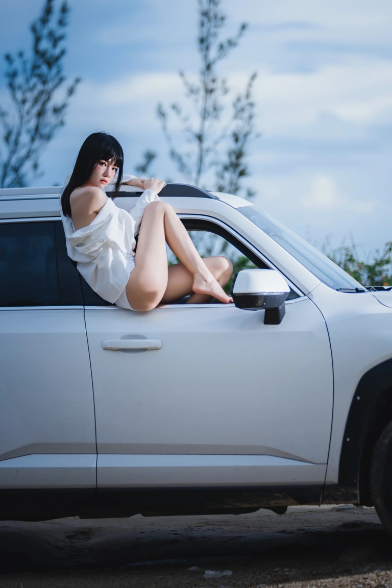桜桃喵《车车》主题写真：15张全套美图