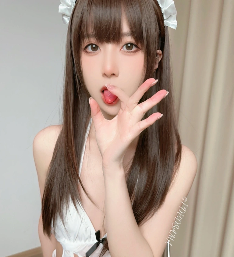 布丁大法《白巧》主题写真：102张全套美图，含7个视频
