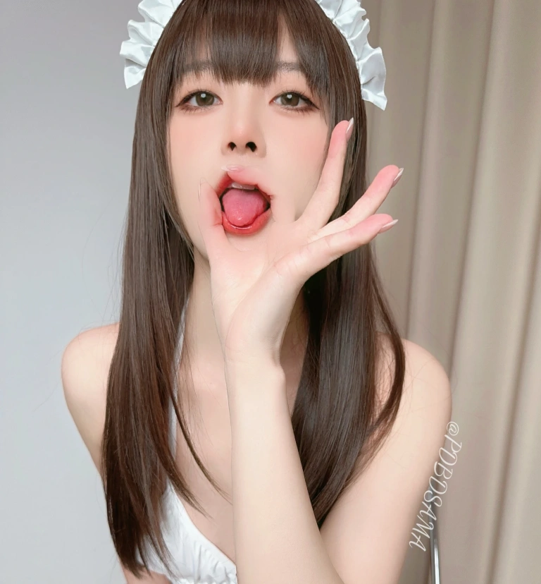 布丁大法《白巧》主题写真：102张全套美图，含7个视频