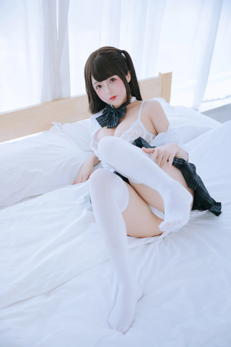 日奈娇(椎名莜)《学姐》主题写真：150张全套美图