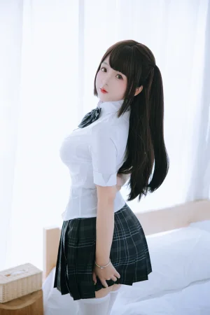 日奈娇(椎名莜)《学姐》主题写真：150张全套美图