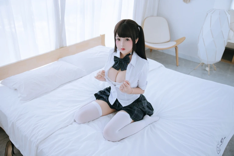 日奈娇(椎名莜)《学姐》主题写真：150张全套美图