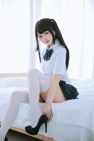 日奈娇(椎名莜)《学姐》主题写真：150张全套美图