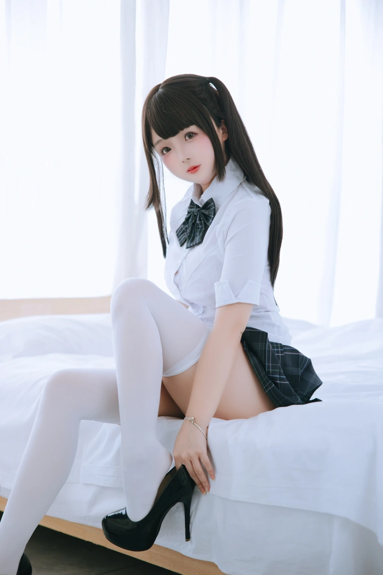 日奈娇(椎名莜)《学姐》主题写真：150张全套美图