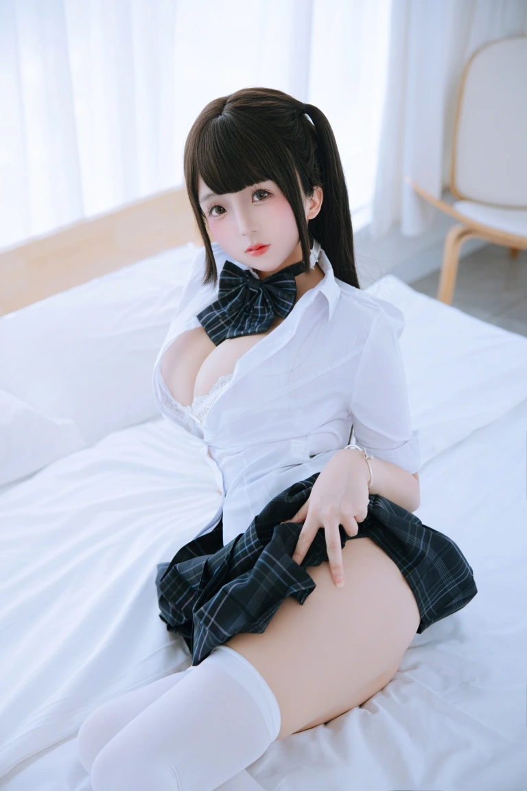 日奈娇(椎名莜)《学姐》主题写真：150张全套美图