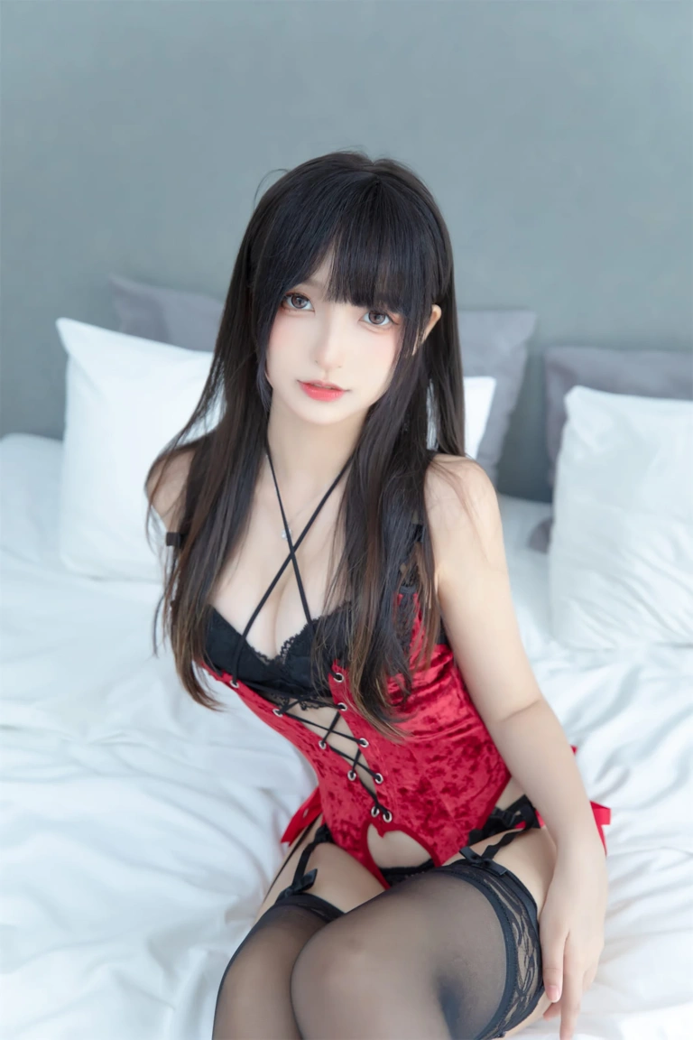 神楽坂真冬《第四季 序号42：《红丝绒》》主题写真：75张全套美图