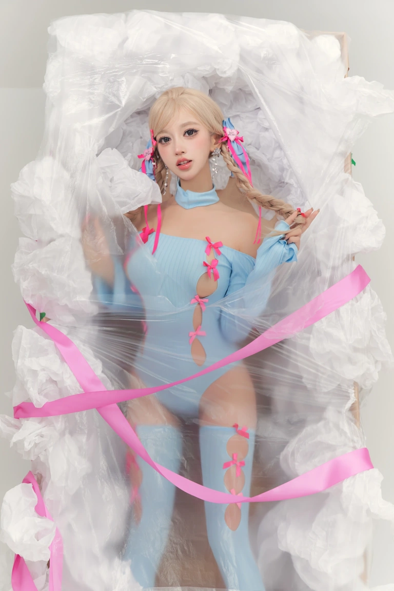 过期米线线喵《异世界玩偶》主题写真：56张全套美图