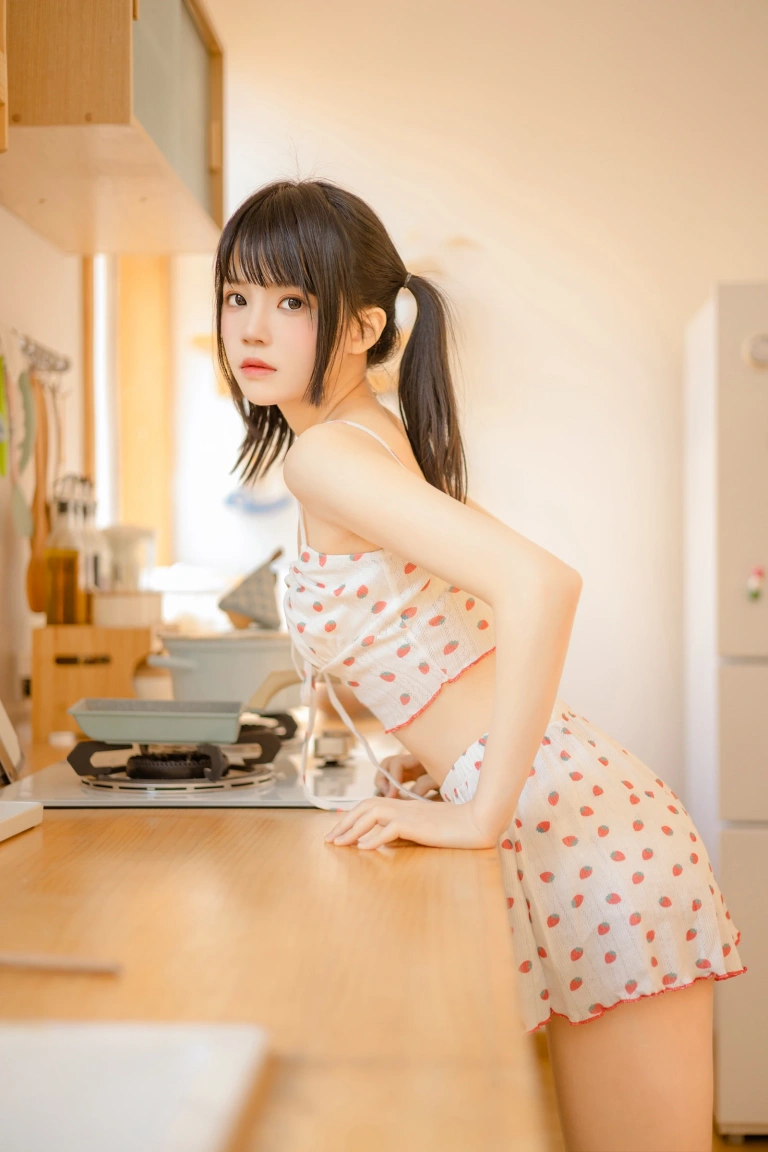 桜桃喵《瞌睡》主题写真：43张全套美图