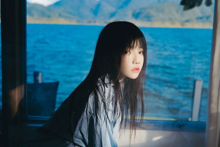 桜桃喵《蓝衬衫》主题写真：44张全套美图