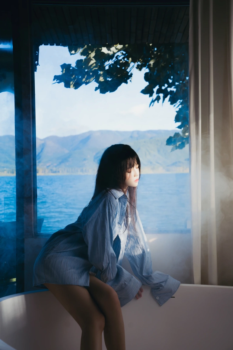 桜桃喵《蓝衬衫》主题写真：44张全套美图