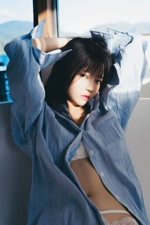 桜桃喵《蓝衬衫》主题写真：44张全套美图