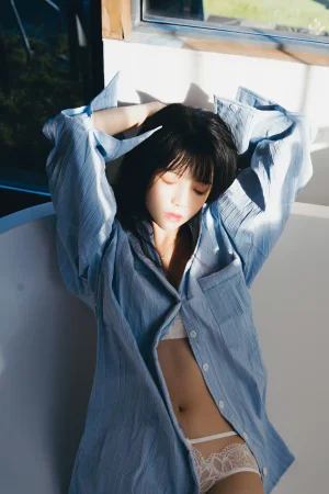 桜桃喵《蓝衬衫》主题写真：44张全套美图