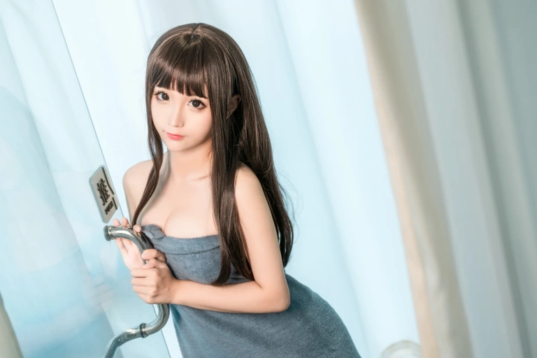 蠢沫沫《沫沫真爱版 灰浴巾》主题写真：40张全套美图