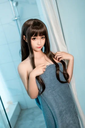 蠢沫沫《沫沫真爱版 灰浴巾》主题写真：40张全套美图
