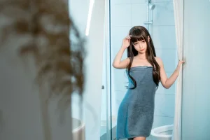蠢沫沫《沫沫真爱版 灰浴巾》主题写真：40张全套美图