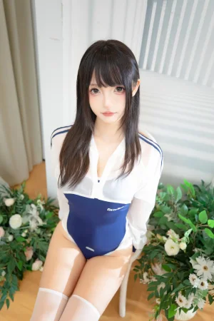 神楽坂真冬《第五季 序号19：《夏日泳装》》主题写真：75张全套美图，含2个视频