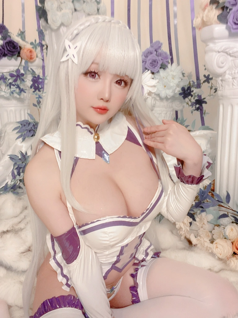 星之迟迟《2021年正片合集 爱蜜莉雅 同人》主题写真：97张全套美图，含2个视频