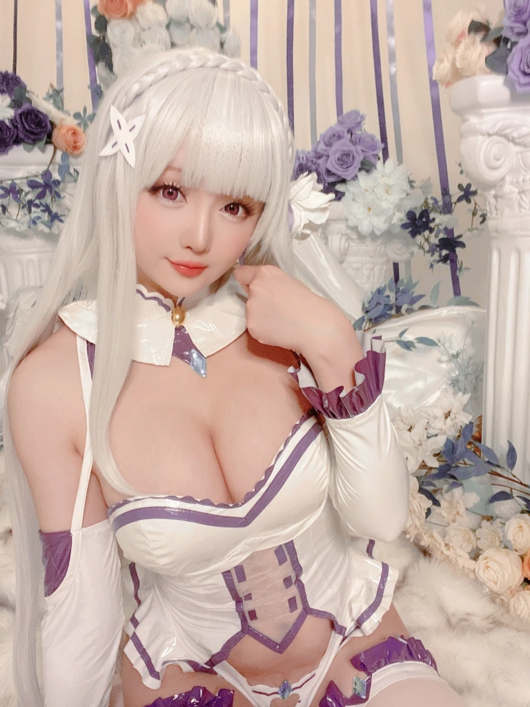 星之迟迟《2021年正片合集 爱蜜莉雅 同人》主题写真：97张全套美图，含2个视频