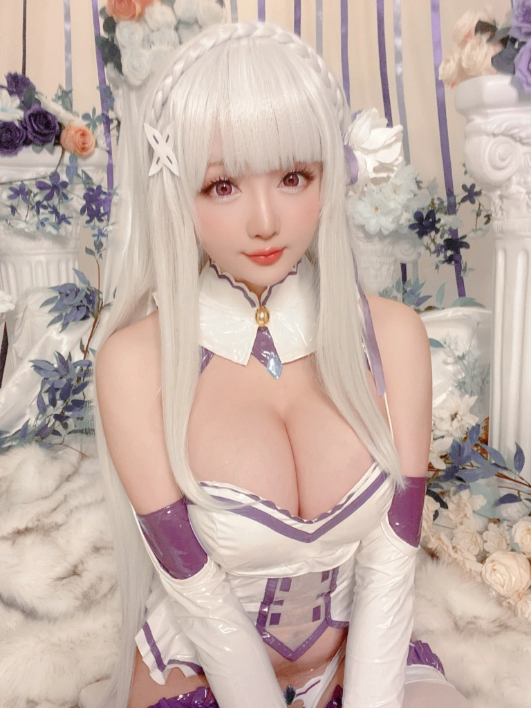 星之迟迟《2021年正片合集 爱蜜莉雅 同人》主题写真：97张全套美图，含2个视频