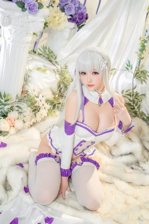 星之迟迟《2021年正片合集 爱蜜莉雅 同人》主题写真：97张全套美图，含2个视频