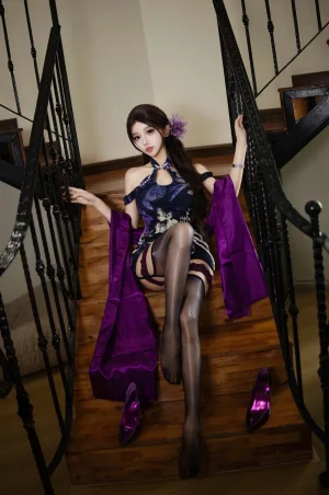 过期米线线喵《紫韵旗袍》主题写真：20张全套美图