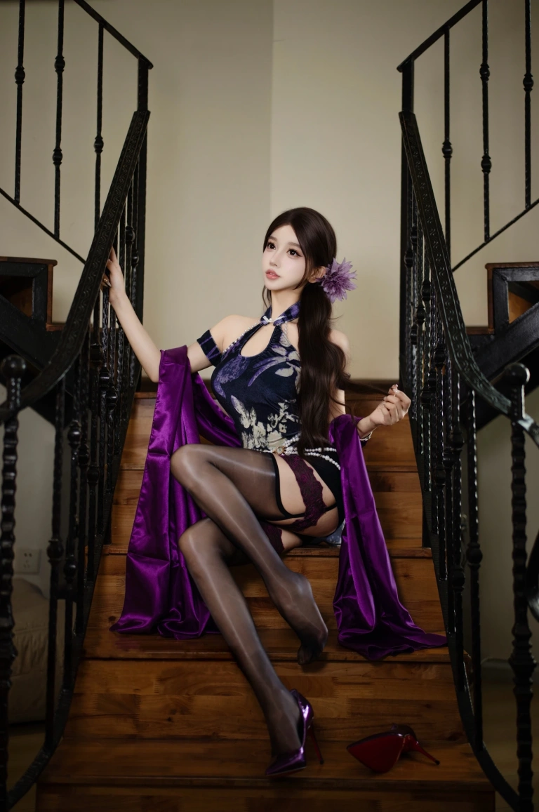 过期米线线喵《紫韵旗袍》主题写真：20张全套美图
