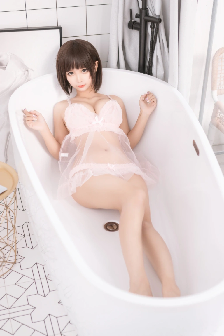蠢沫沫《沫沫真爱版 粉纱》主题写真：40张全套美图
