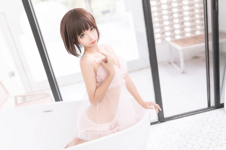 蠢沫沫《沫沫真爱版 粉纱》主题写真：40张全套美图