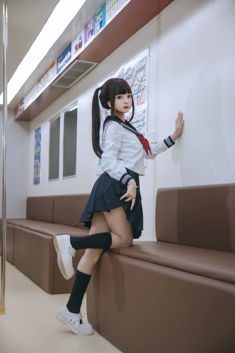 日奈娇(椎名莜)《列车JK》主题写真：140张全套美图