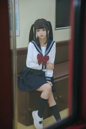 日奈娇(椎名莜)《列车JK》主题写真：140张全套美图