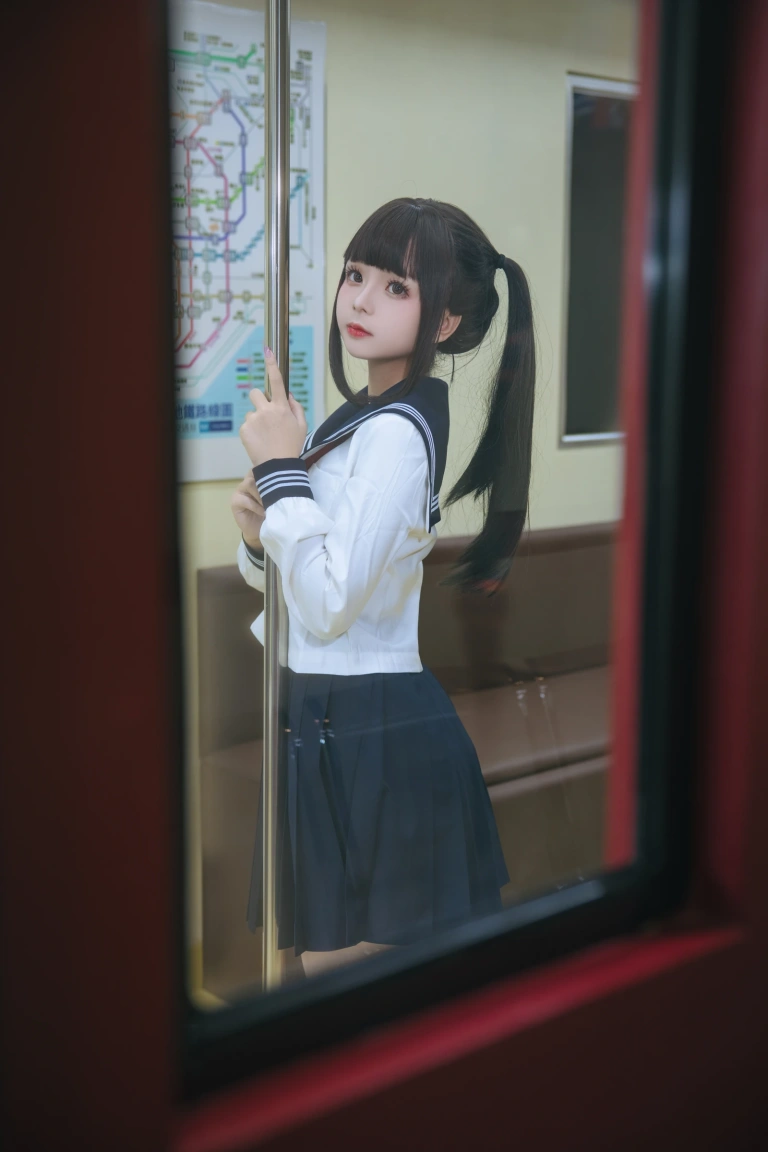 日奈娇(椎名莜)《列车JK》主题写真：140张全套美图