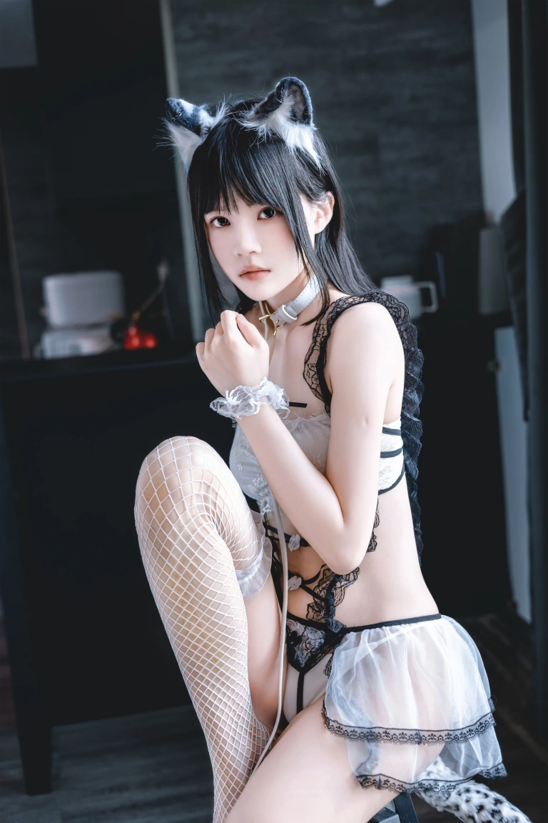 桜桃喵《拥豹》主题写真：69张全套美图，含1个视频