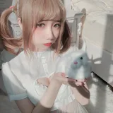 果咩酱《兔子护士》主题写真：12张全套美图