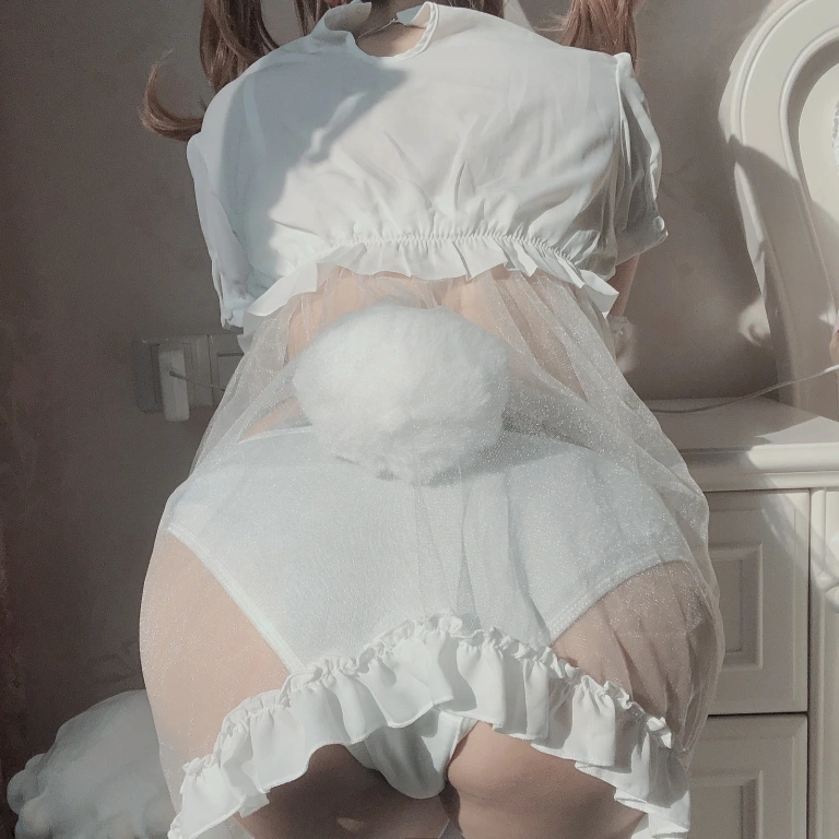 果咩酱《兔子护士》主题写真：12张全套美图