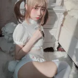 果咩酱《兔子护士》主题写真：12张全套美图