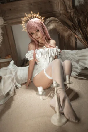 蠢沫沫《沫沫真爱版 圣天使》主题写真：40张全套美图