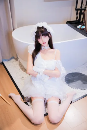 过期米线线喵《厨娘女仆》主题写真：21张全套美图